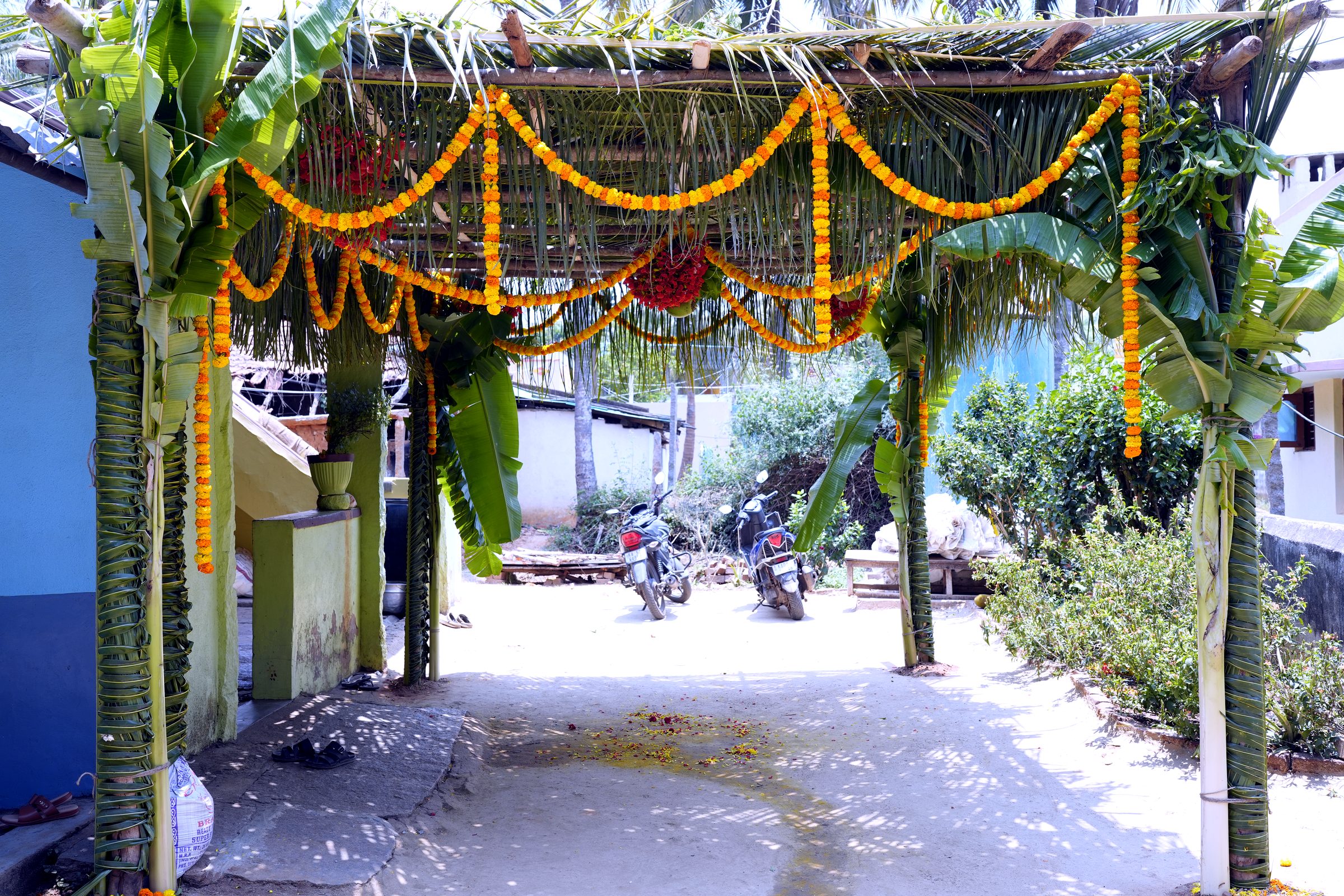 Wedding rituals at a kalyana mantapa in Bangalore, photographed by Lumeora Studios