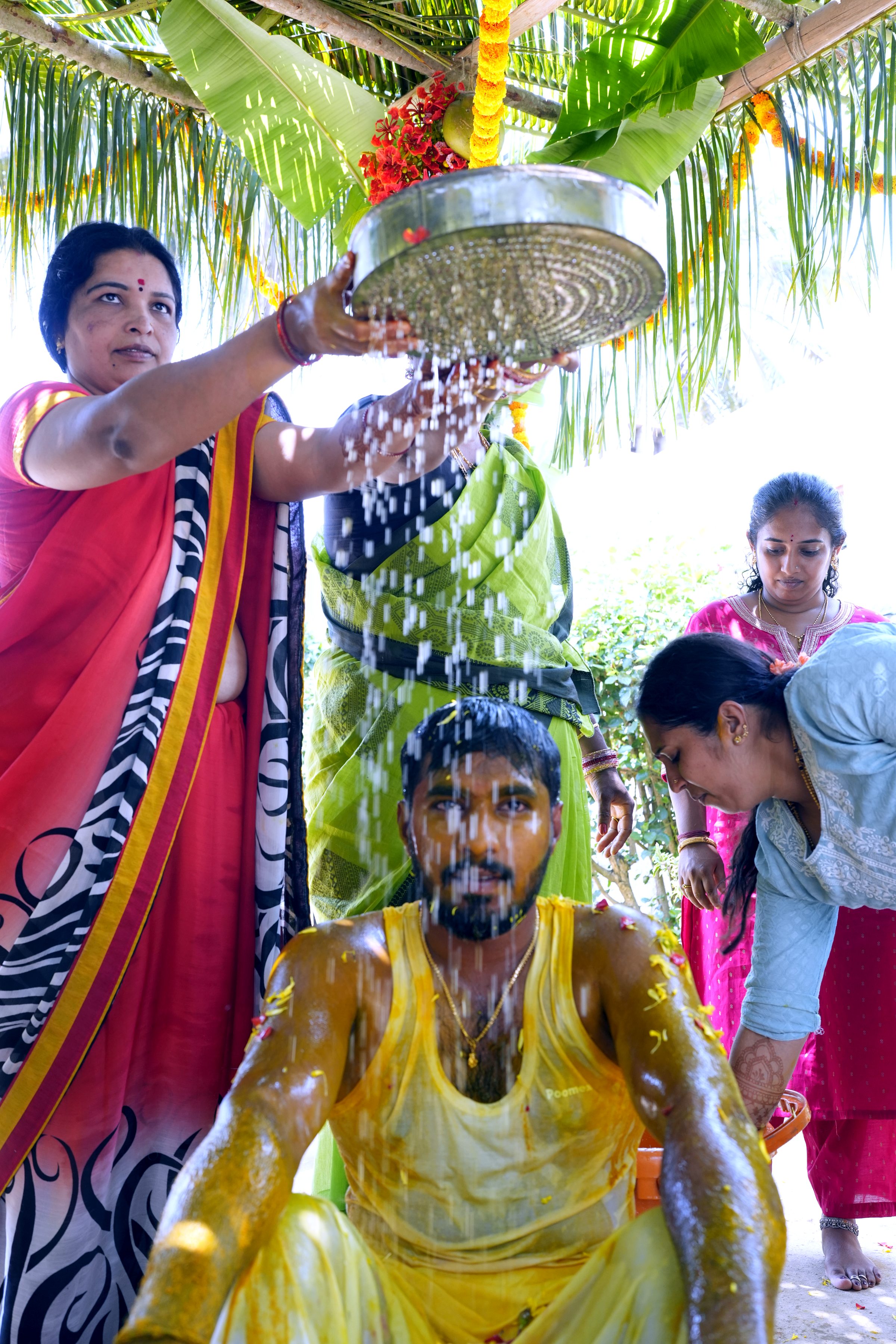 Kannadiga wedding ritual with family, photographed by Lumeora Studios in Bangalore